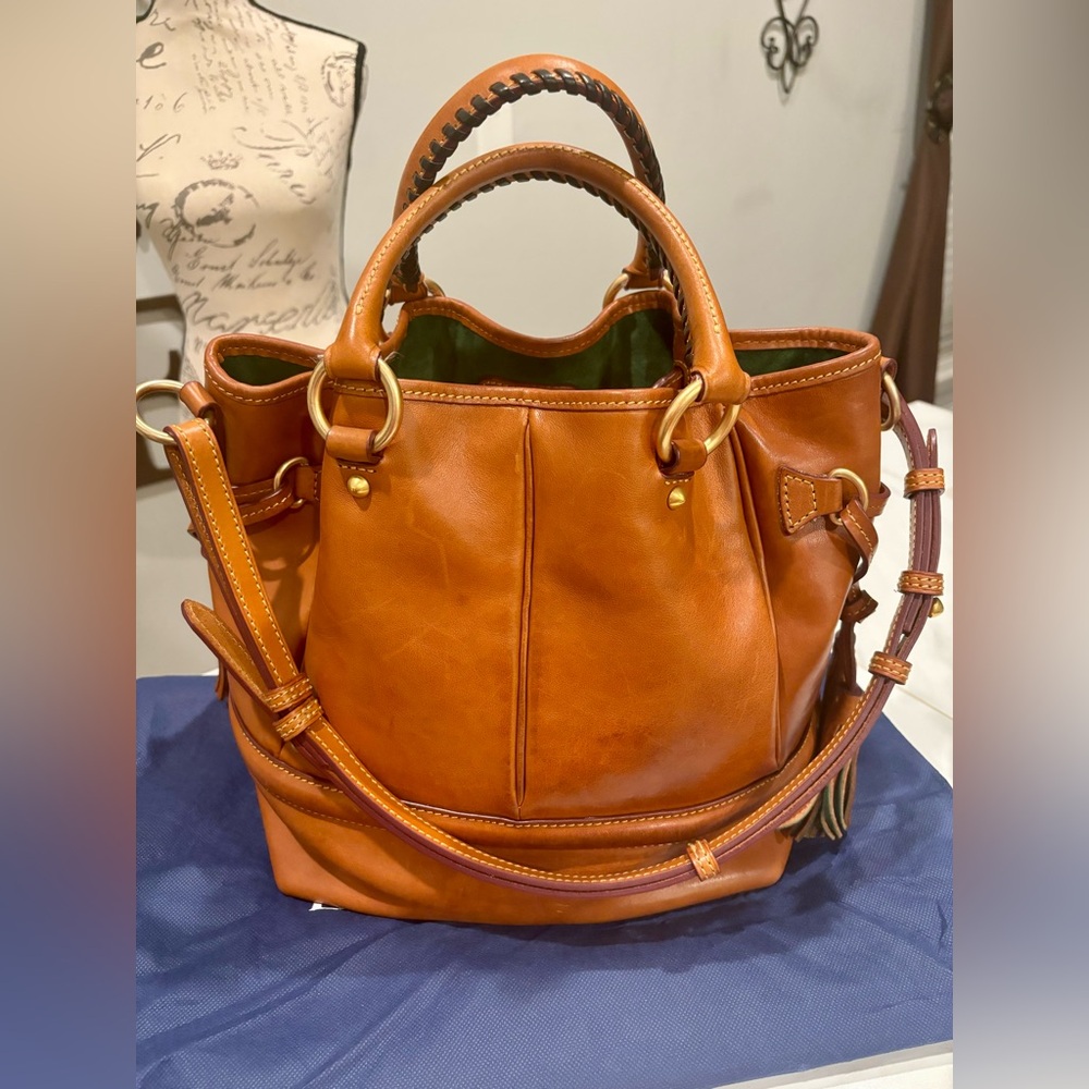 🧡 Authentic Dooney and Bourke Florentine Buckley Bag in Natural 🧡 - Picture 3 of 14
